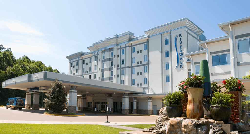 Riverwalk Casino front entrance of hotel in Vicksburg, MS